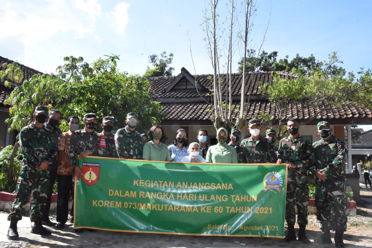 Peringati HUT Korem 073/Makutarama Ke-60, Danrem, Ketua Persit Laksanakan Anjangsana 